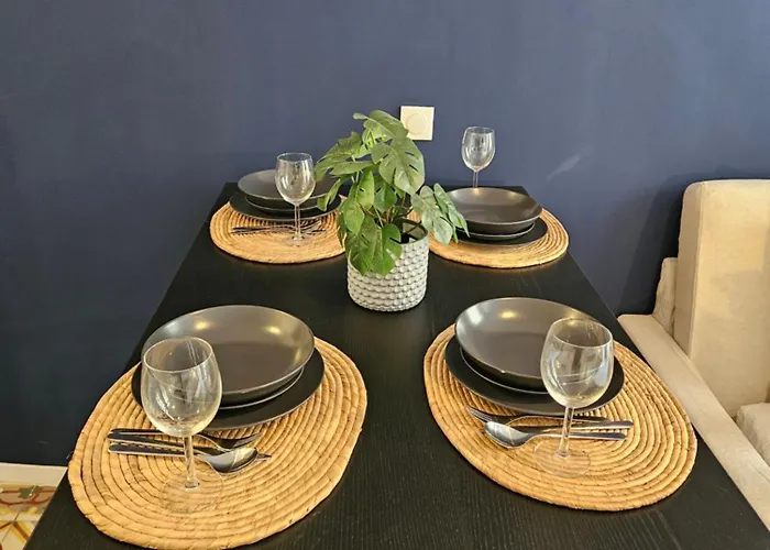 Evasion Bleue, Balcon Ensoleille * Nimes